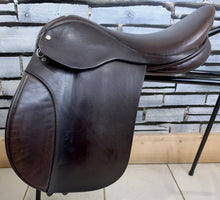 Load image into Gallery viewer, 17 1/2” Wide Ideal Show/Working Hunter Saddle -Brown- W Cob VSD
