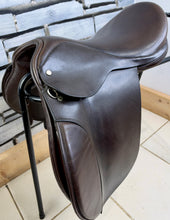 Load image into Gallery viewer, 17 1/2” Wide Ideal Show/Working Hunter Saddle -Brown- W Cob VSD