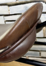 Load image into Gallery viewer, 17 1/2” Wide Ideal Show/Working Hunter Saddle -Brown- W Cob VSD
