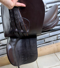 Load image into Gallery viewer, 17 1/2” Wide Ideal Show/Working Hunter Saddle -Brown- W Cob VSD