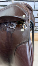 Load image into Gallery viewer, 17 1/2” Wide Ideal Show/Working Hunter Saddle -Brown- W Cob VSD