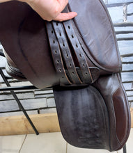 Load image into Gallery viewer, 17 1/2” Wide Ideal Show/Working Hunter Saddle -Brown- W Cob VSD