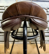 Load image into Gallery viewer, 17 1/2” Wide Ideal Show/Working Hunter Saddle -Brown- W Cob VSD