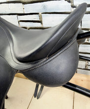 Load image into Gallery viewer, 17 1/2” Medium/Changeable Gullet Wintec Dressage Saddle - Black - Cair