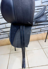 Load image into Gallery viewer, 17 1/2” Medium/Changeable Gullet Wintec Dressage Saddle - Black - Cair