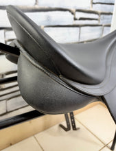Load image into Gallery viewer, 17 1/2” Medium/Changeable Gullet Wintec Dressage Saddle - Black - Cair