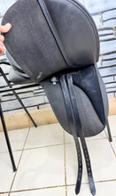 Load image into Gallery viewer, 17 1/2” Medium/Changeable Gullet Wintec Dressage Saddle - Black - Cair