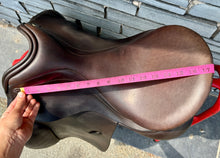 Load image into Gallery viewer, 17 1/2” Medium Farrington Dressage Saddle - Brown