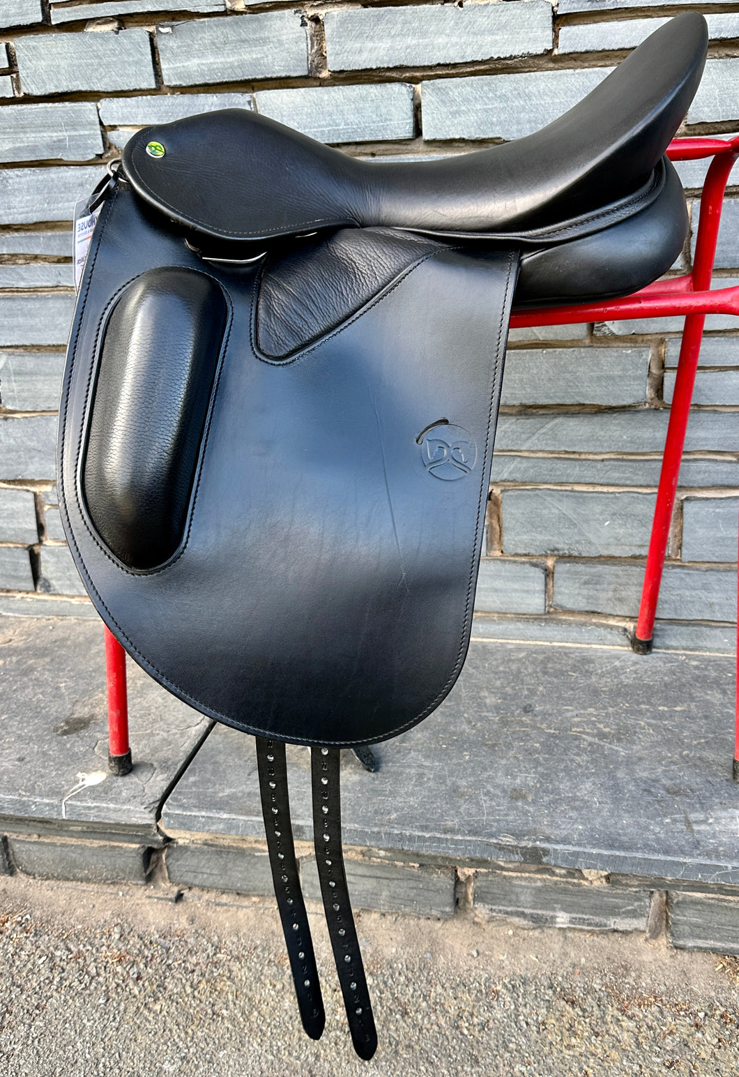 18” Changeable Gullet Wow Classique Dressage Saddle - Black