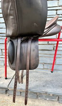 Load image into Gallery viewer, 17 1/2” Medium Farrington Dressage Saddle - Brown