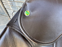 Load image into Gallery viewer, 17” Changeable Gullet Wow Classique Jump Saddle - Brown