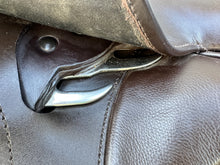Load image into Gallery viewer, 17” Changeable Gullet Wow Classique Jump Saddle - Brown