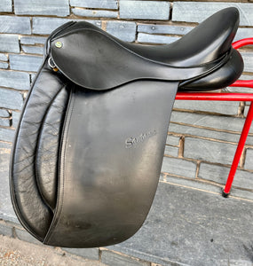 17 1/2” Wide Oakfield Santana WH Saddle - Black