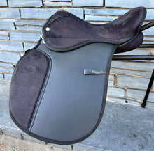 Load image into Gallery viewer, 15” Medium/MW Synthetic Pony GP Saddle - Black