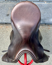 Load image into Gallery viewer, 17 1/2” Medium Farrington Dressage Saddle - Brown