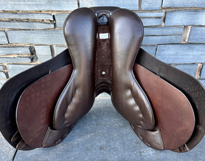 17” Changeable Gullet Wow Classique Jump Saddle - Brown