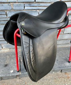 17 1/2” Wide Oakfield Santana WH Saddle - Black