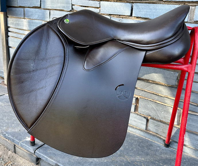 17” Changeable Gullet Wow Classique Jump Saddle - Brown