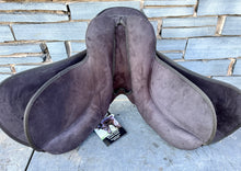 Load image into Gallery viewer, 15” Medium/MW Synthetic Pony GP Saddle - Black