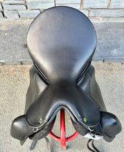Load image into Gallery viewer, 18” Changeable Gullet Wow Classique Dressage Saddle - Black