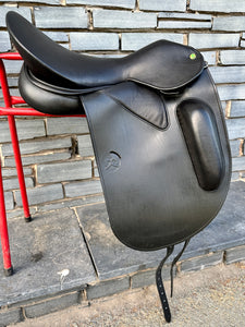 18” Changeable Gullet Wow Classique Dressage Saddle - Black