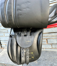 Load image into Gallery viewer, 17 1/2” Wide Oakfield Santana WH Saddle - Black