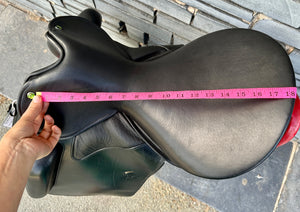 18” Changeable Gullet Wow Classique Dressage Saddle - Black
