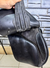 Load image into Gallery viewer, 16 1/2” Wide/Changeable Gullet Bates Caprilli GP Saddle - Black