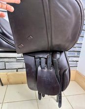 Load image into Gallery viewer, 17 1/2” Wide Albion K2 GP/VSD Saddle - Brown