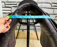 Load image into Gallery viewer, 17 1/2” Wide Albion K2 GP/VSD Saddle - Brown