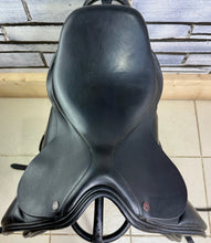 Load image into Gallery viewer, 17” Wide Spalding Britanica Dressage Saddle - Black