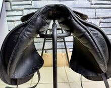 Load image into Gallery viewer, 17” Wide Spalding Britanica Dressage Saddle - Black