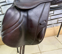 Load image into Gallery viewer, 17 1/2” Medium Silhouette MonoFlap Jump/XC Saddle - Brown