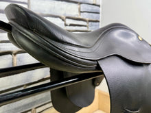 Load image into Gallery viewer, 18” Medium Oakland House Saddlery Jump Saddle - Black