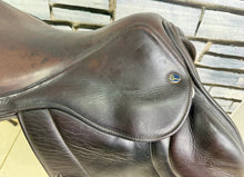 Load image into Gallery viewer, 17 1/2” Medium Silhouette MonoFlap Jump/XC Saddle - Brown