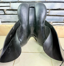 Load image into Gallery viewer, 17” Wide Spalding Britanica Dressage Saddle - Black