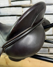 Load image into Gallery viewer, 17 1/2” Wide Albion K2 GP/VSD Saddle - Brown