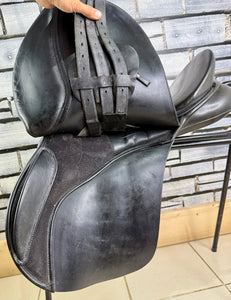 16 1/2” Wide/Changeable Gullet Bates Caprilli GP Saddle - Black