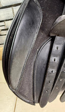Load image into Gallery viewer, 16 1/2” Wide/Changeable Gullet Bates Caprilli GP Saddle - Black