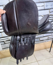 Load image into Gallery viewer, 17 1/2” Wide Albion K2 GP/VSD Saddle - Brown