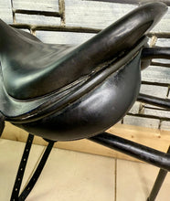 Load image into Gallery viewer, 17” Wide Spalding Britanica Dressage Saddle - Black