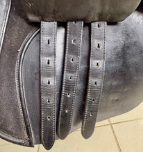 Load image into Gallery viewer, 16 1/2” Wide/Changeable Gullet Bates Caprilli GP Saddle - Black