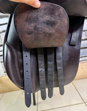 Load image into Gallery viewer, 17 1/2” Wide Albion K2 GP/VSD Saddle - Brown