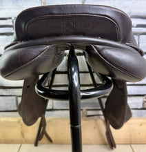 Load image into Gallery viewer, 17 1/2” Medium Silhouette MonoFlap Jump/XC Saddle - Brown