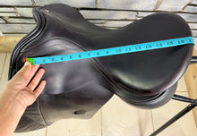 Load image into Gallery viewer, 17 1/2” Wide Albion K2 GP/VSD Saddle - Brown