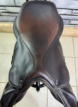 Load image into Gallery viewer, 17 1/2” Medium Silhouette MonoFlap Jump/XC Saddle - Brown