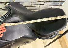Load image into Gallery viewer, 17” Wide Spalding Britanica Dressage Saddle - Black