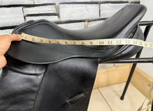 Load image into Gallery viewer, 17” Wide Spalding Britanica Dressage Saddle - Black