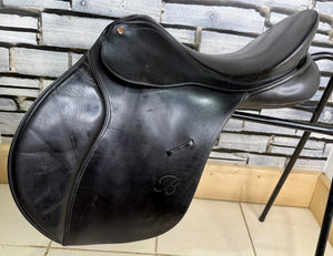 16 1/2” Wide/Changeable Gullet Bates Caprilli GP Saddle - Black