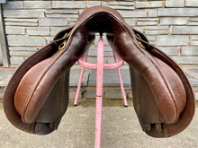 Load image into Gallery viewer, 17 1/2” Medium (Generous) Ideal Event Saddle - Brown